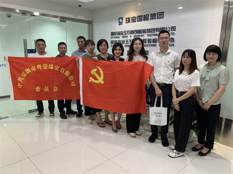 k8凯发党员代表合照.jpg